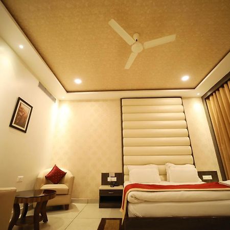 Hotel Panchsheel Ayodhya Zewnętrze zdjęcie